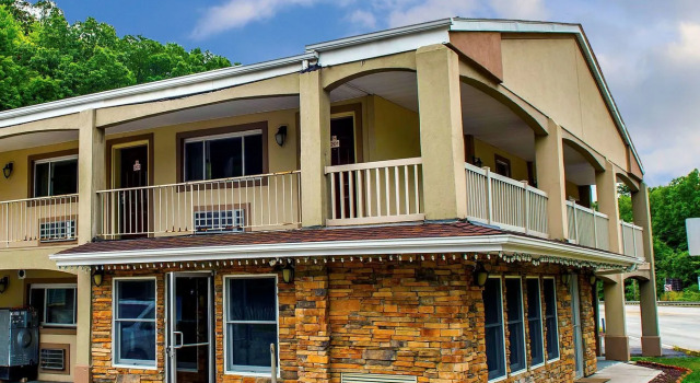 Econo Lodge, Book Hotel Clairton Pennsylvania