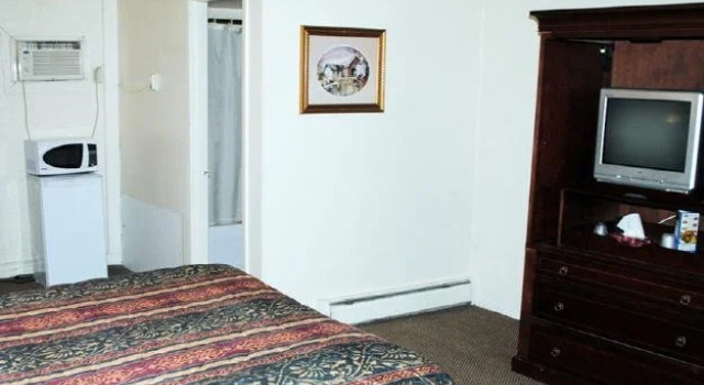 Lodge Motor Inn