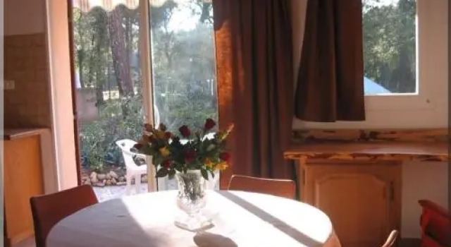 AU BOIS FLEURI Location Villa et Studios Roquebrune-sur-Argens, Забронировать Вилла Виллы Овернь-Рона-Альпы, Вилла