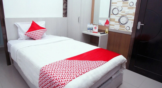 OYO 861 R Four Hotel, Prenota Hotel Hotel a Sulawesi con parcheggio, Parcheggio