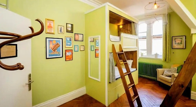 Кровать в общем номере Mrs Potts Hostel
