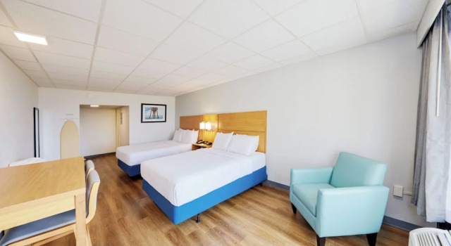 Четырёхместный номер Standard с видом на океан Chateau Beachfront Hotel, a By the Sea Resort