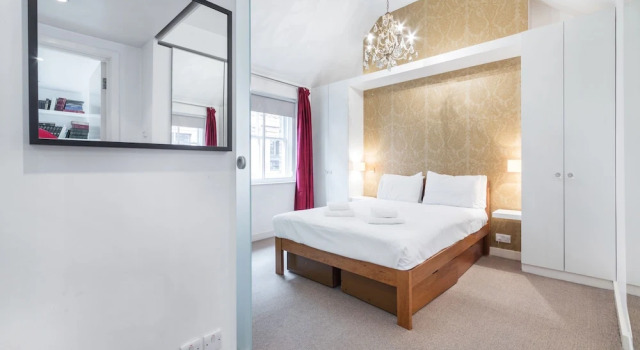 Glamorous Duplex two bed Apartment Minutes Away From Covent Garden Piazza, 예약 아파트 Titsey Surrey