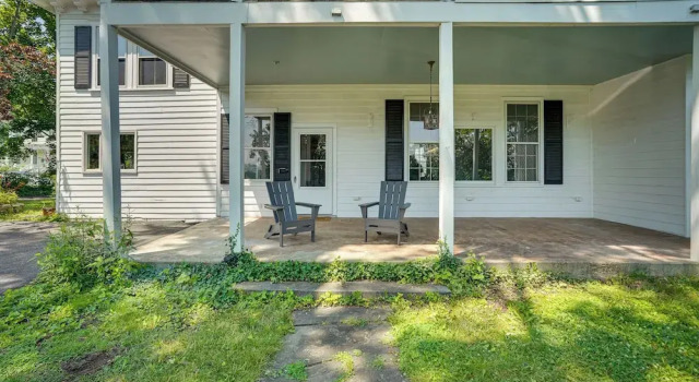 Coxsackie Home w/ River Views: Walk to The Wire!, Buchen Sie Ferienhaus  