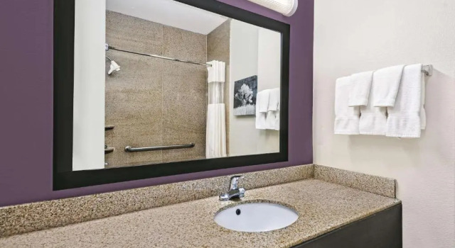 Двухместный номер Quality Inn and Suites