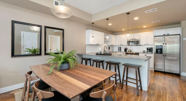 Коттедж Amazing Urban Townhome Near Breweries & River!