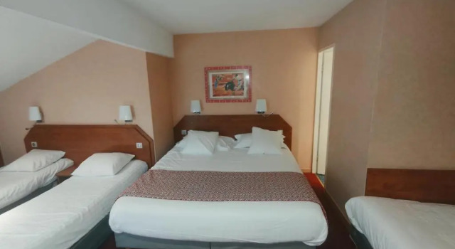 Standart beş kişilik oda Kyriad Nîmes Ouest