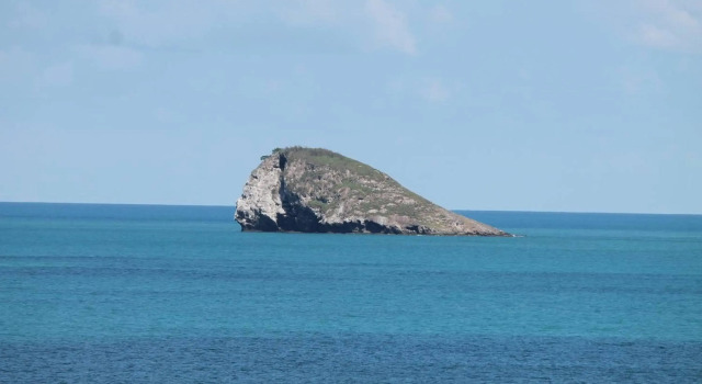Villa de 2 chambres a Sainte Rose a 500 m de la plage avec vue sur la mer piscine privee et jardin clos, Rezerwuj Willa Domki letniskowe w Basse-Terre, Domek