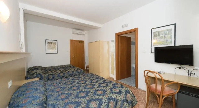 Четырёхместный номер Standard с балконом Hotel Primo