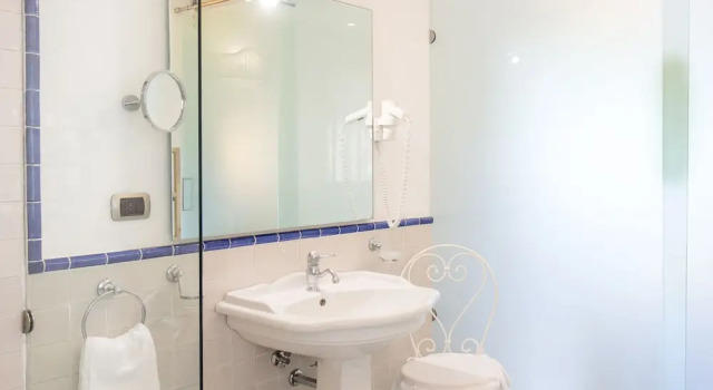 Трёхместный номер Standard с балконом Villa Poseidon -Boutique Hotel