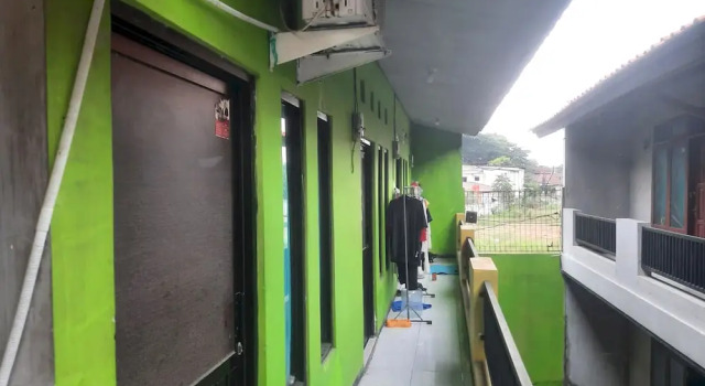 OYO Life 93023 Kost Bulan Karawang, Book Hotel Karawang West Java