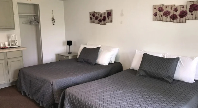 Номер Standard White Feather Motel