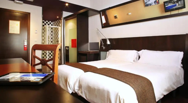 Трёхместный номер Standard Hotel Avenida Gran Vía