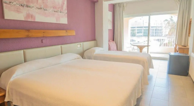 Трёхместный номер Standard с балконом Hotel SAgoita
