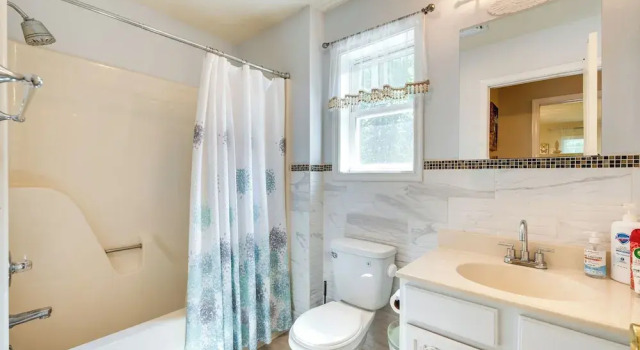 Коттедж с 3 комнатами Hot Tub, Game Room & Fire Pit: Pocono Summit Home!