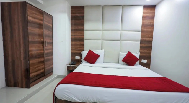 Номер Standard Airpot The Paramonnt Hotel