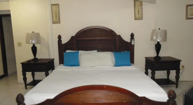 Бунгало с 3 комнатами рядом с пляжем Fosters West Bay Resort
