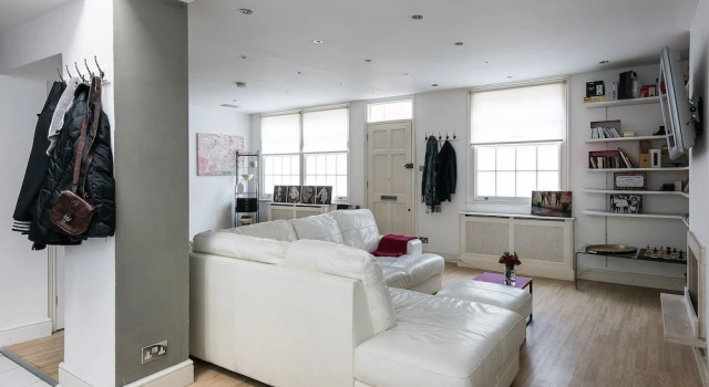 Sleek 2BR Mews House Just Off Portobello Road, Забронировать Отель Отели Англии 3 звезды, 3*