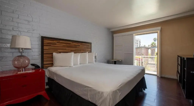 Двухместный номер Deluxe с балконом Hollywood Downtowner Inn