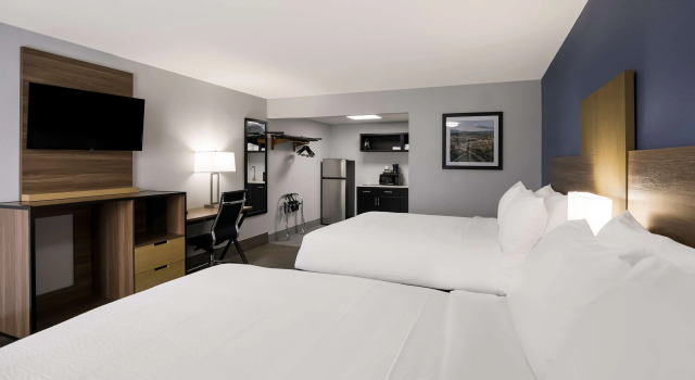 Четырёхместный номер Standard SureStay Plus by Best Western Pigeon Forge