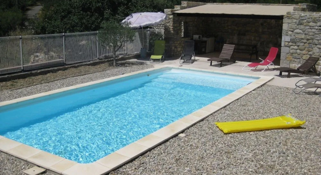 Chambre d'hôtes Le Mas du Moulin, Rezerwuj Hotel Hotele w Vesseaux z parkingiem, Parking