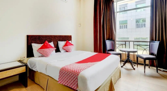 Номер Deluxe OYO 90351 Hotel Five Star 1