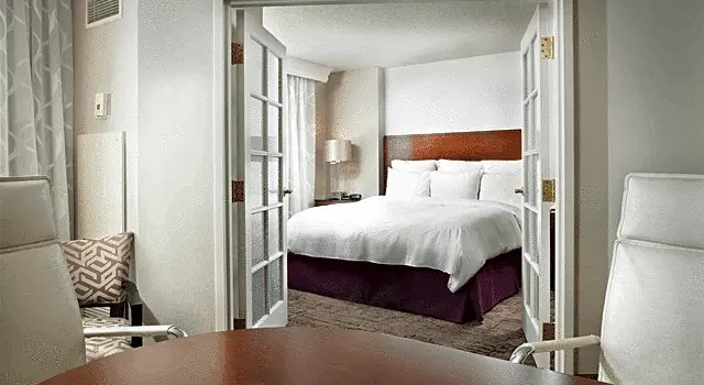 Номер Standard Chicago Marriott Suites Deerfield