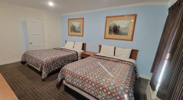 Четырёхместный номер Standard Townhouse Motel
