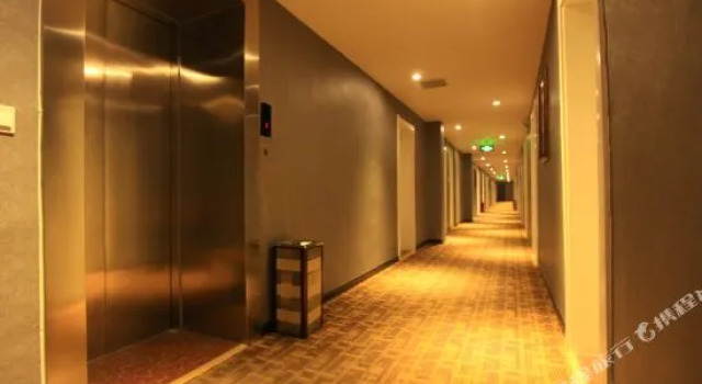 Super 7 Holiday Inn (Sanmenxia Municipal Government Branch), Book Hotel Sanmenxia Henan