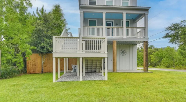 Modern Waveland Home w/ Deck - Walk to the Beach!, Buchen Sie Ferienhaus Cottages in Mississippi, Cottage
