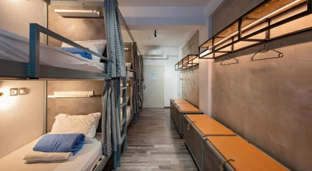 Кровать в общем номере (женский номер) Bedbox Hostel