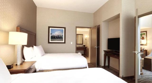 Четырёхместный люкс c 1 комнатой Embassy Suites Saratoga Springs