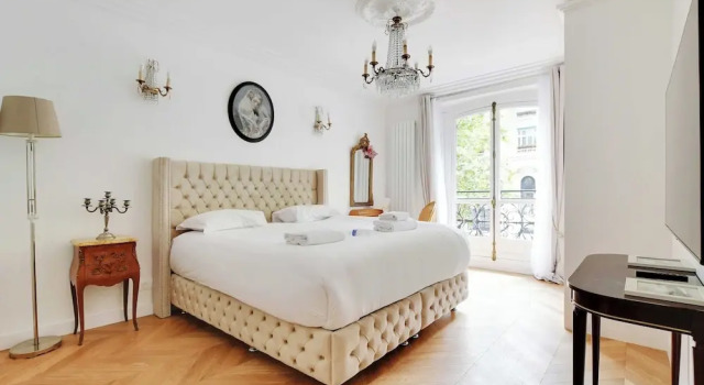 Luxurious Flat - 4bd/8p - Arc de Triomphe, Забронировать Отель Отели Парижа с парковкой, рядом с Свято-Троицкий собор и Русский православный духовно-культурный центр, Парковка
