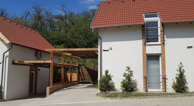 Kenese-Völgye Villahotel, Réserver Villa Balatonkenese 