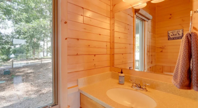 Mountain View Cabin on Lake Blue Ridge: Hot Tub!, Book Feriehus Villaer i Blue Ridge, Villa