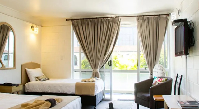 Студия Alpha Motor Inn