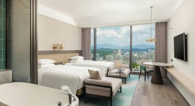 Camera quadrupla Deluxe con vista sulle montagne Lishui Marriott Hotel