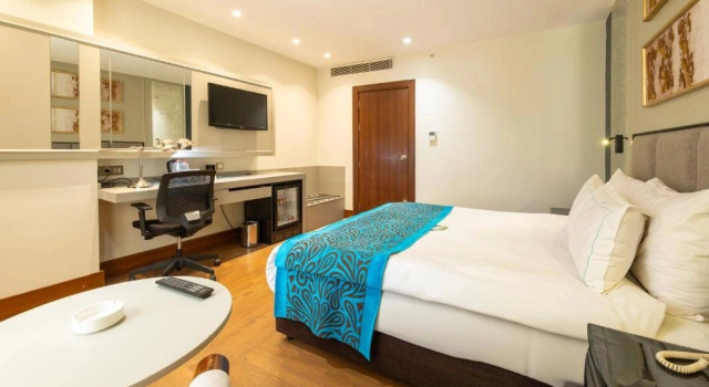 Трёхместный полулюкс Отель Teymur Continental Hotel