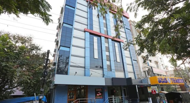 OYO 1108 Hotel Saraswathi Residency, Rezerwuj Hotel Ameerpet 