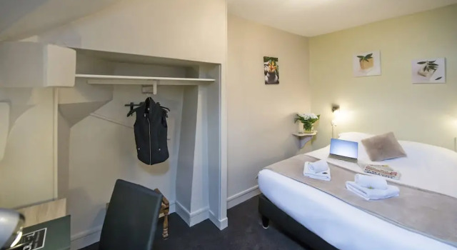 Номер Economy Logis Hôtel Restaurant Cristal