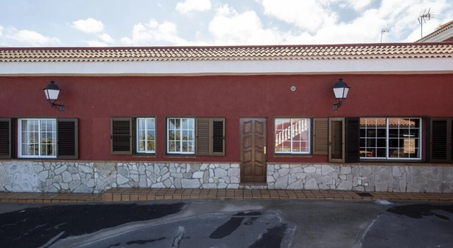 Heritage Holiday Home in La Orotava With City View, Book Hotel Hotels in Tenerife with Parking, Parking