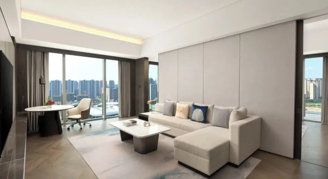 Люкс Crowne Plaza Jiangmen Binjiang by IHG