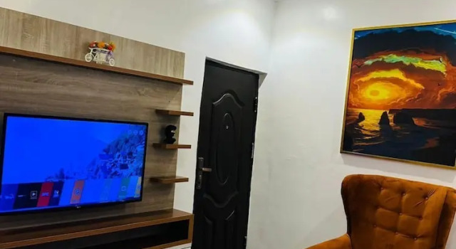 Mini Flat with Starlink Internet & Pool, Book Inn Ikeja 