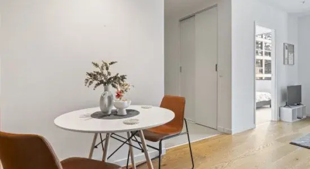 Ultra-Convenient CBD Pad 2BR - 2min to Southern Cross, Забронировать Отель Отели Мельбурна с бассейном, рядом с Пристань для яхт «Е», Бассейн
