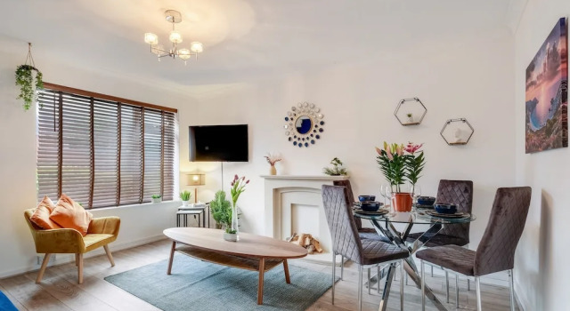 Апартаменты Bourne Court Attractive 1 bdrm Apartment