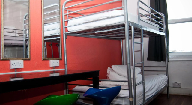 Кровать в общем номере (женский номер) Book A Bed Hostels