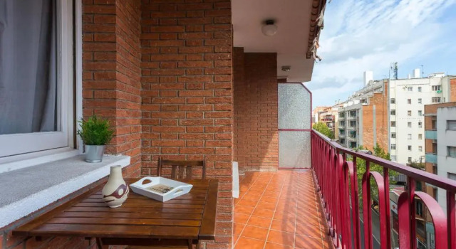 Апартаменты Spacious 4 Bedroom Apartment Fira BCN & Camp Nou
