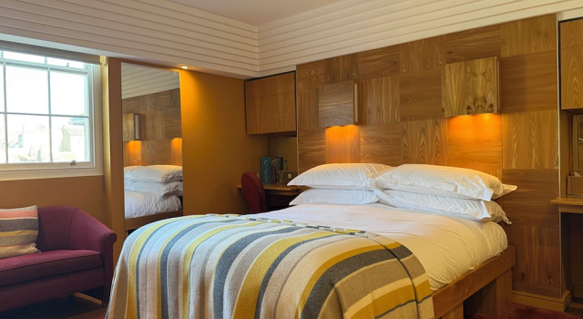 Номер Comfort Drakes Hotel