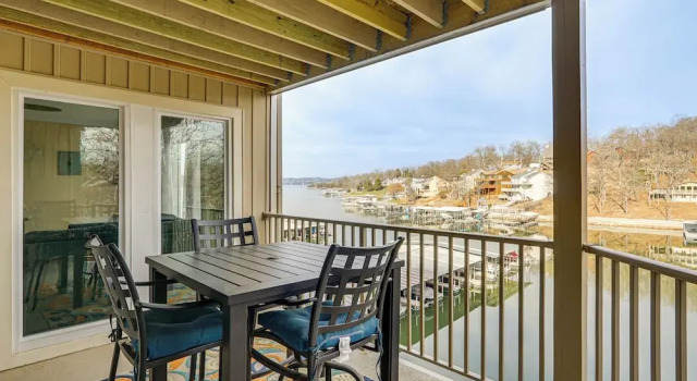 Апартаменты Community Perks! Lakefront Unit in Osage Beach