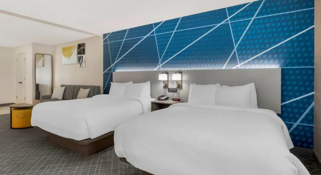 Четырёхместный люкс Comfort Inn Ballard-Roosevelt